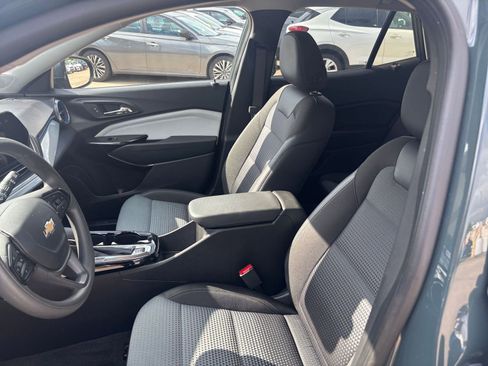 Used 2025 Chevrolet Trax LT FWD image 35