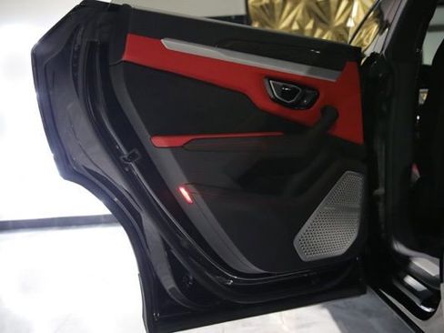 Used 2021 Lamborghini Urus AWD/4WD image 25