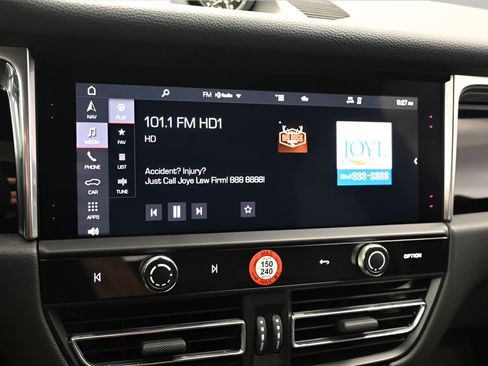 Certified 2025 Porsche Macan AWD/4WD image 15