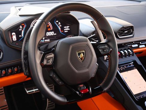 Used 2020 Lamborghini Huracan EVO image 15