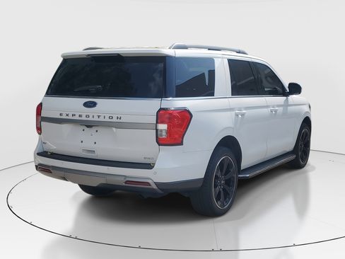 Used 2023 Ford Expedition XLT image 7