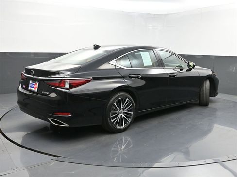 Used 2024 Lexus ES 350 w/ Premium Package image 27