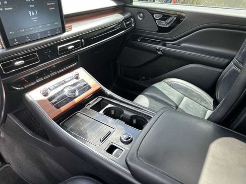 Used 2022 Lincoln Aviator Reserve w/ Equipment Group 201A RWD image 22