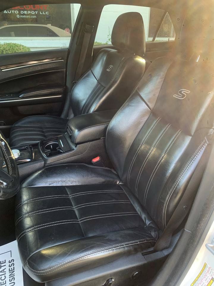 Used 2019 Chrysler 300 S AWD/4WD image 7