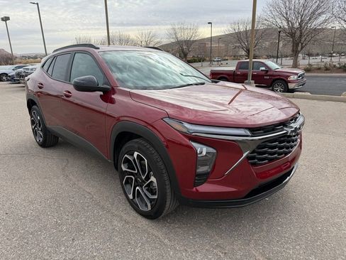 Used 2024 Chevrolet Trax RS w/ Driver Confidence Package image 3