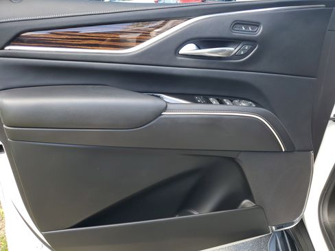 Used 2022 Cadillac Escalade Luxury image 10