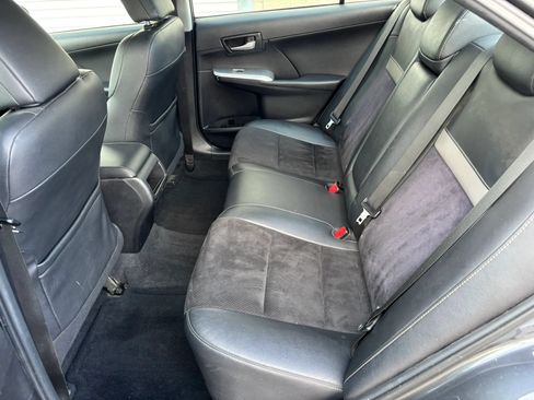 Used 2012 Toyota Camry SE w/ Leather Pkg FWD image 10
