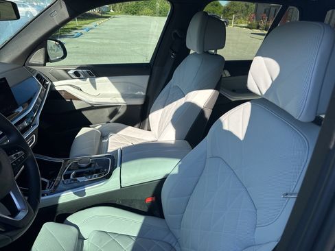 Certified 2024 BMW X5 sDrive40i w/ Premium Package image 9