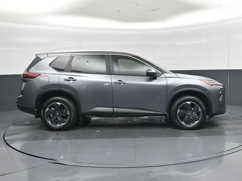 Used 2024 Nissan Rogue SV w/ SV Premium Package FWD image 2