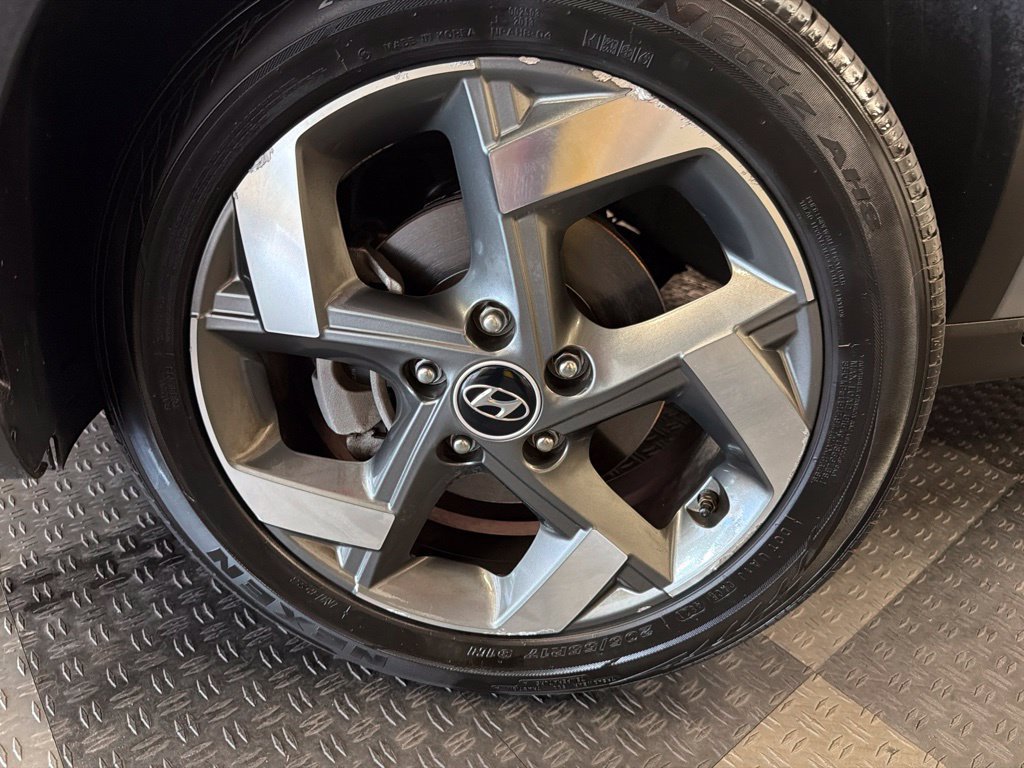 Used 2022 Hyundai Venue Limited FWD image 4