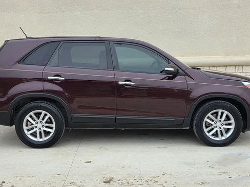 Used 2014 Kia Sorento LX image 2