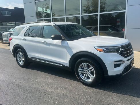 Used 2023 Ford Explorer XLT w/ Equipment Group 202A RWD image 1