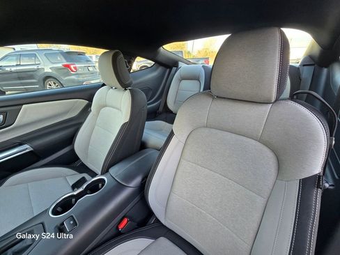 Used 2024 Ford Mustang Coupe image 9