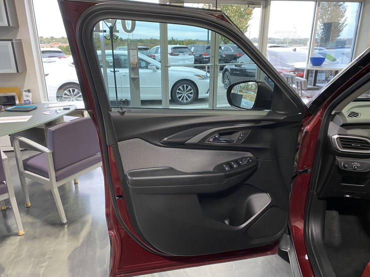 Used 2023 Chevrolet TrailBlazer LS FWD image 12