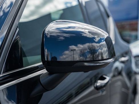 Certified 2024 Volvo XC40 B5 Plus w/ Protection Package Premier image 16