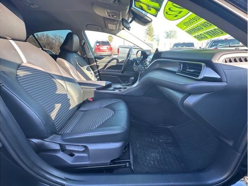 Used 2022 Toyota Camry SE image 11