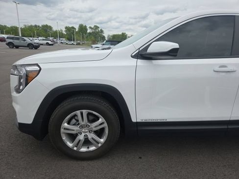 Used 2024 GMC Terrain SLE AWD/4WD image 15