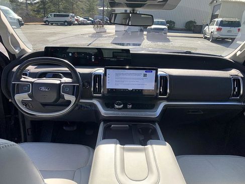 Used 2025 Ford Expedition Max Platinum image 13