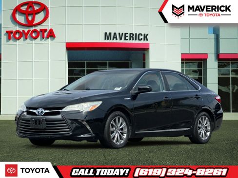 Used 2017 Toyota Camry XLE w/ Moonroof Package image 1