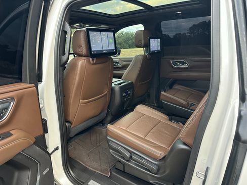 Used 2021 Chevrolet Suburban High Country image 17