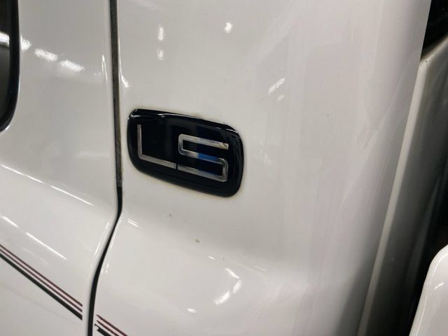 Used 2004 Chevrolet Silverado 2500 LS AWD/4WD image 36