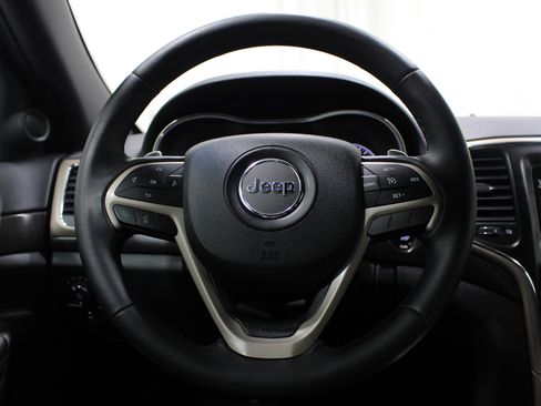 Used 2017 Jeep Grand Cherokee Laredo w/ Quick Order Package 23E AWD/4WD image 8