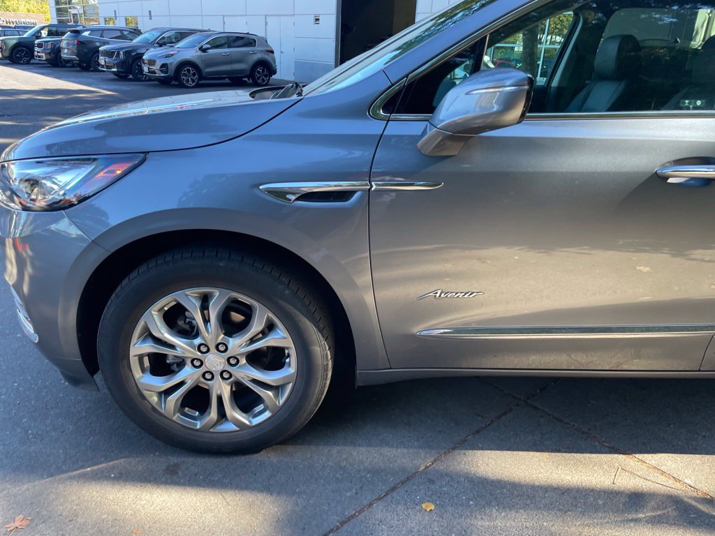 Used 2021 Buick Enclave Avenir w/ Avenir Technology Package AWD/4WD image 8