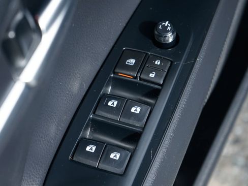 Used 2019 Toyota Camry SE w/ Carpet Mat Package FWD image 16