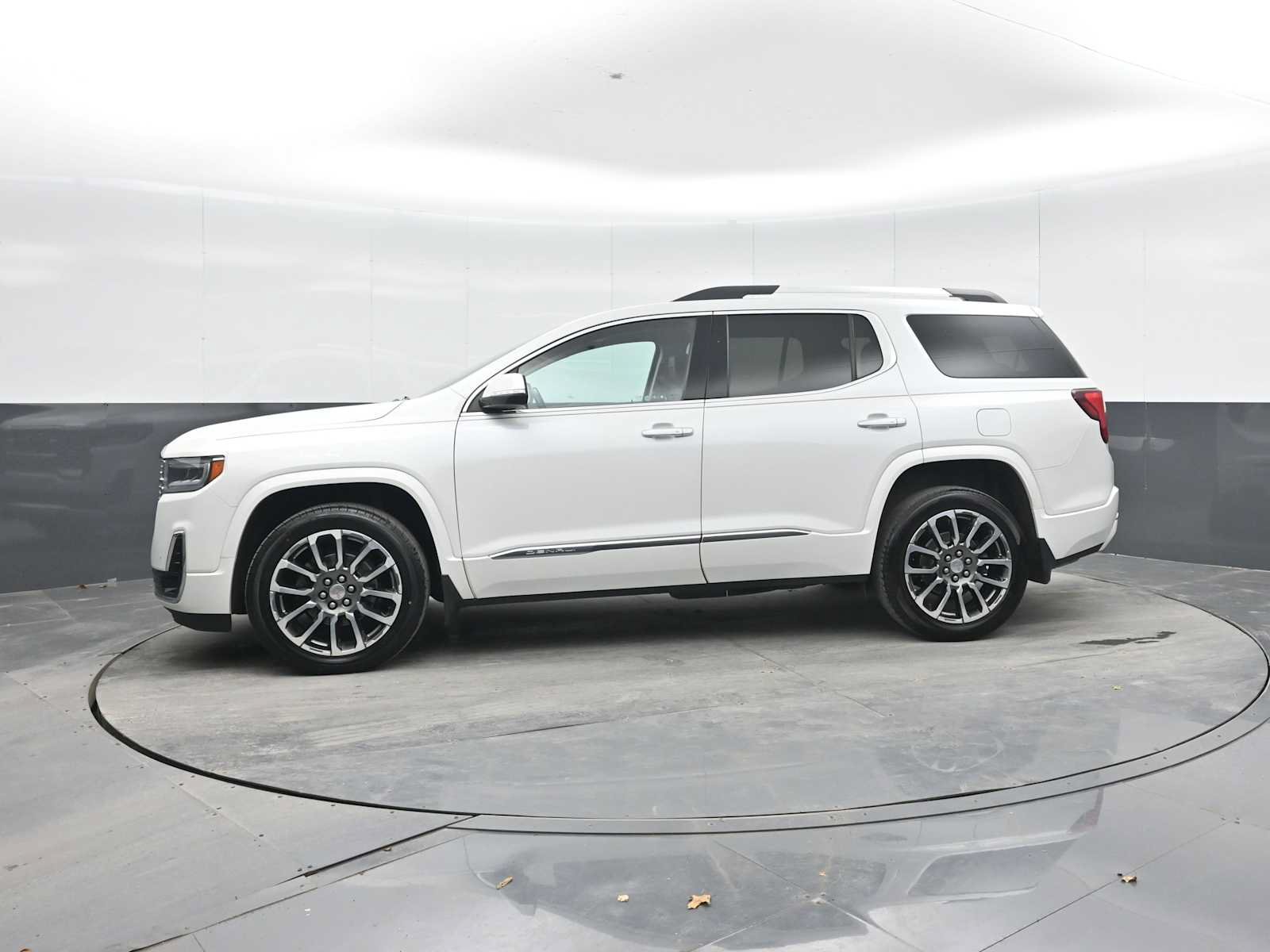 Used 2020 GMC Acadia Denali w/ LPO, Floor Liner Package AWD/4WD image 4