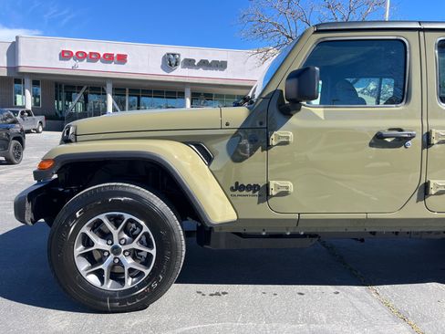 New 2026 Jeep Gladiator Sport image 9