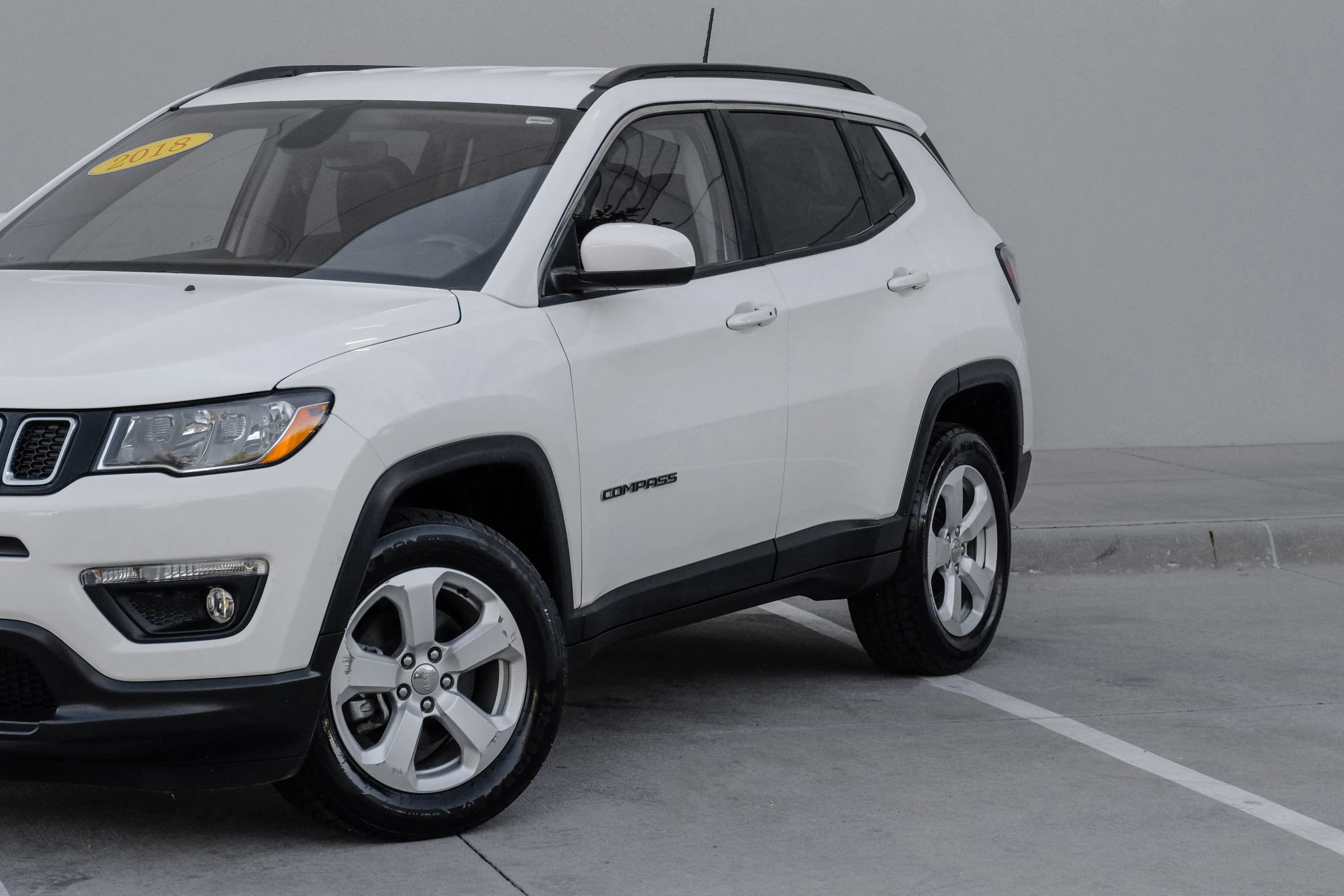 Used 2018 Jeep Compass Latitude w/ Popular Equipment Group AWD/4WD image 8