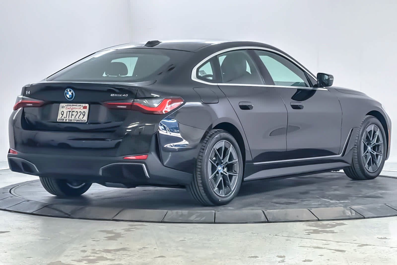 Used 2024 BMW i4 eDrive40 w/ Premium Package RWD image 2