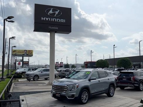 Used 2023 GMC Terrain SLT w/ Tech Package image 40