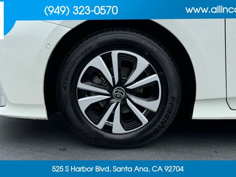 Used 2019 Toyota Prius Prime Advanced w/ Carpet Mat Package FWD image 18