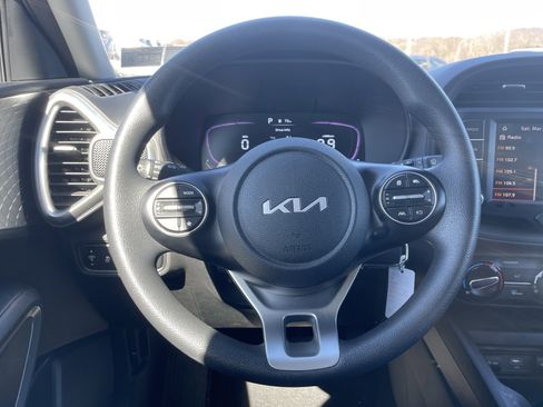 Used 2023 Kia Soul LX w/ LX Technology Package image 17