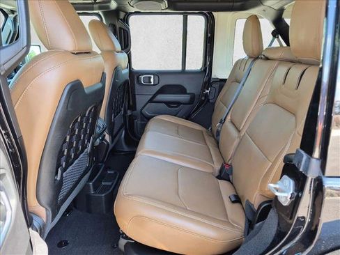 Used 2023 Jeep Wrangler Unlimited Rubicon 4xe w/ Safety Group AWD/4WD image 19