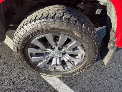 Used 2022 Toyota Tacoma Limited image 11