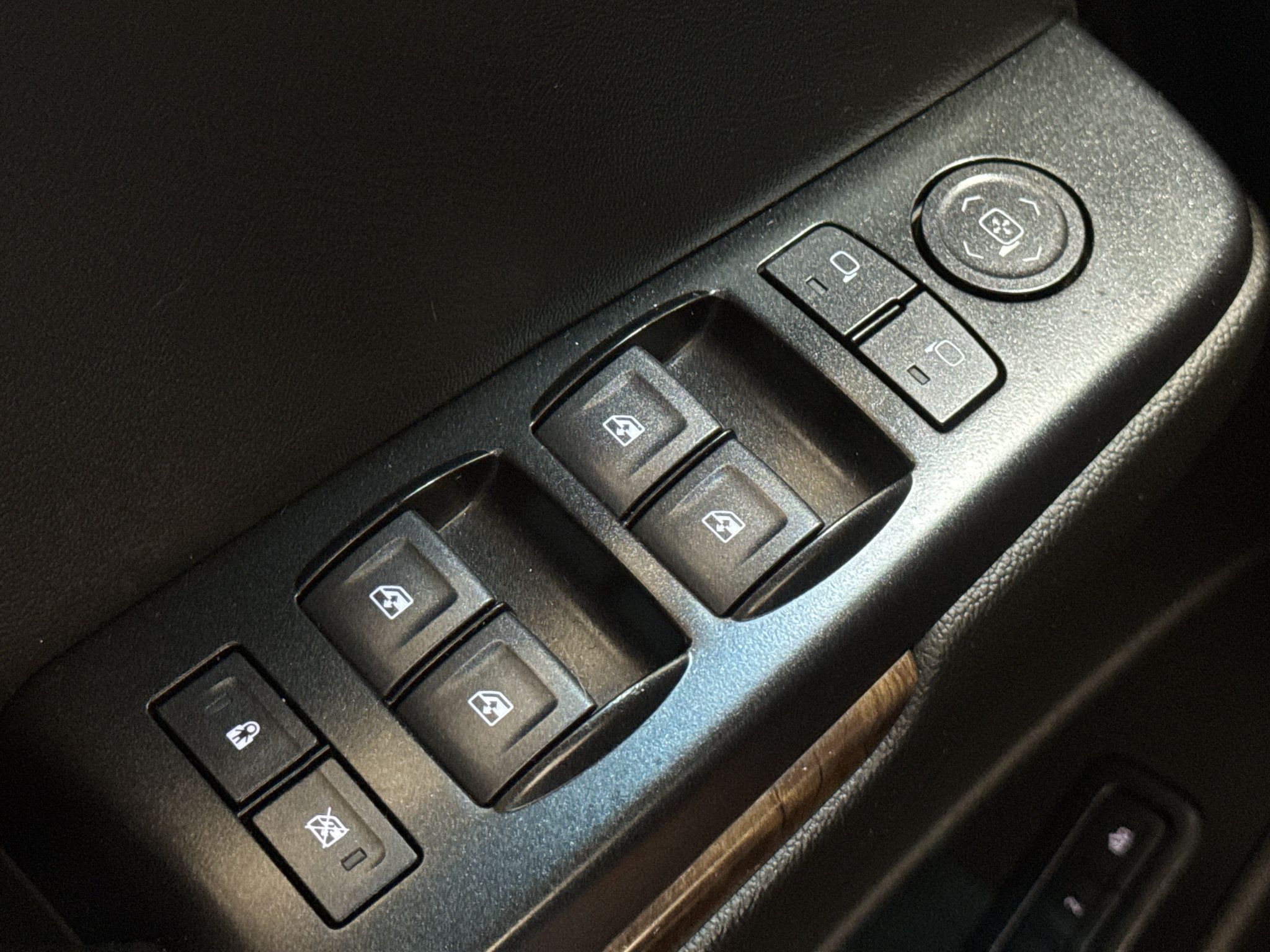 Used 2020 Chevrolet Suburban LT AWD/4WD image 33