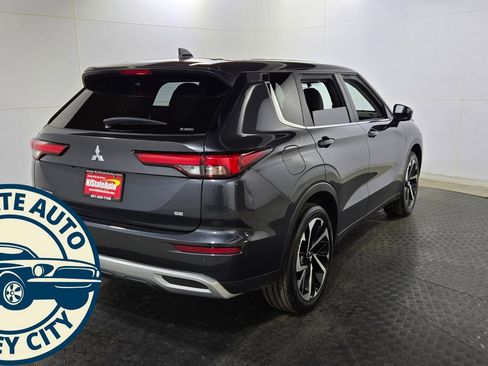Used 2024 Mitsubishi Outlander SE image 7