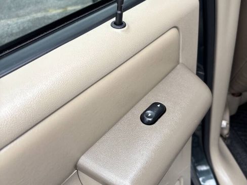 Used 2004 Ford Explorer Sport Trac XLT AWD/4WD image 18