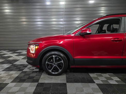 Used 2024 Kia Niro EX image 36