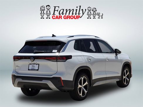 New 2025 Volkswagen Tiguan SE image 4