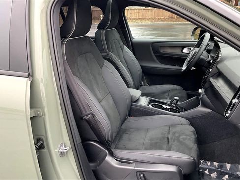 Used 2023 Volvo XC40 Recharge Ultimate image 10