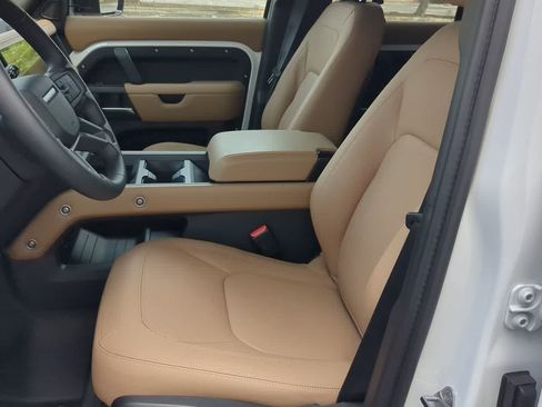 Certified 2026 Land Rover Defender 110 X-Dynamic SE AWD/4WD image 17