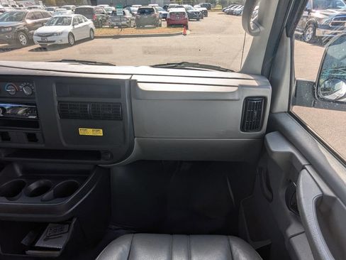 Used 2004 Chevrolet Express 1500 image 20