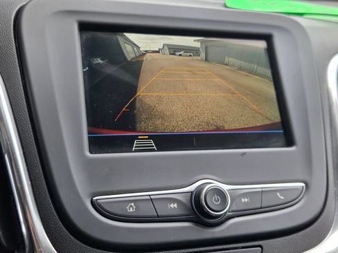 Used 2019 Chevrolet Equinox LT FWD image 3