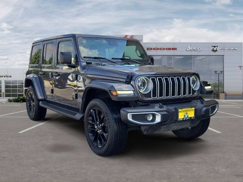 Used 2025 Jeep Wrangler Unlimited Sahara AWD/4WD image 7