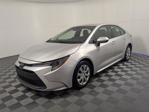 Certified 2023 Toyota Corolla LE image 1