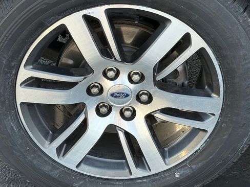 Used 2024 Ford Expedition Limited image 9