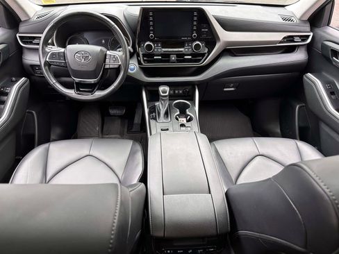 Certified 2021 Toyota Highlander XLE image 19
